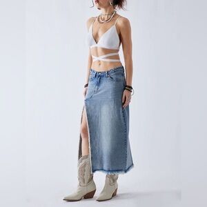 Signature 8 | Distressed High Front & Back Slit Denim Skirt In Med Wash 🩷